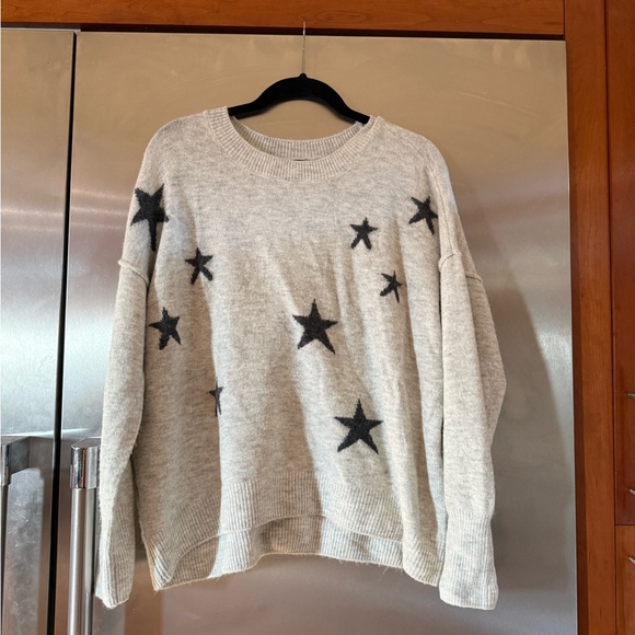 Sweaters - Vince Camuto Gray Star Pattern Sweater